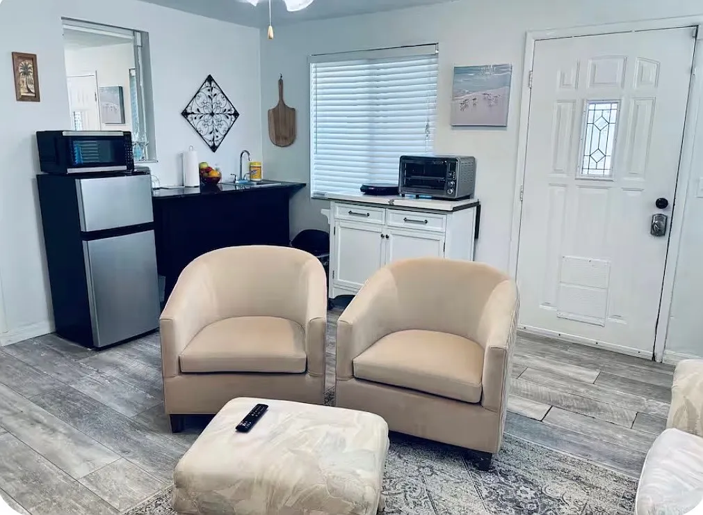 1 bed, 700 sqft, $1,600 — Photo 3