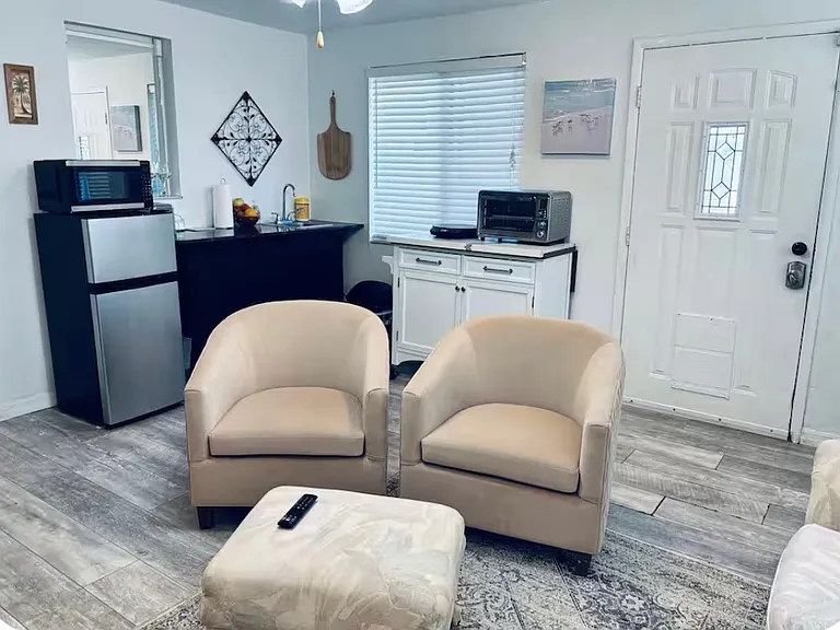 2709 Siesta Dr #2 — Photo 2
