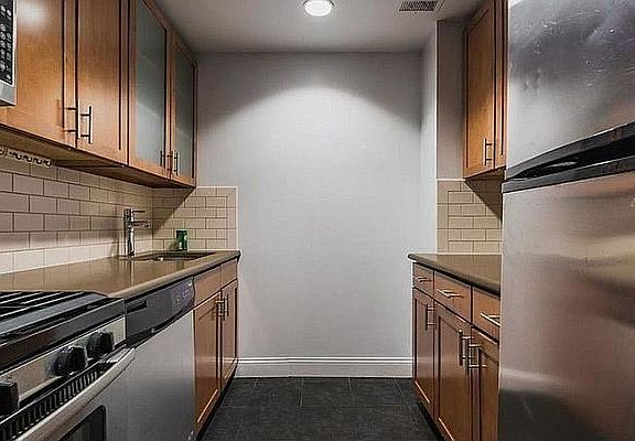 2nd image of 327 E 101st St APT 3F