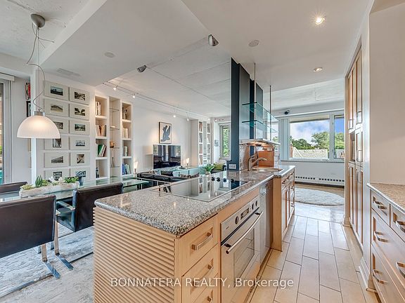 4th image of 74 Spadina Rd #402
