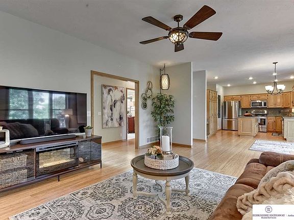 5th image of 6103 S 160th St