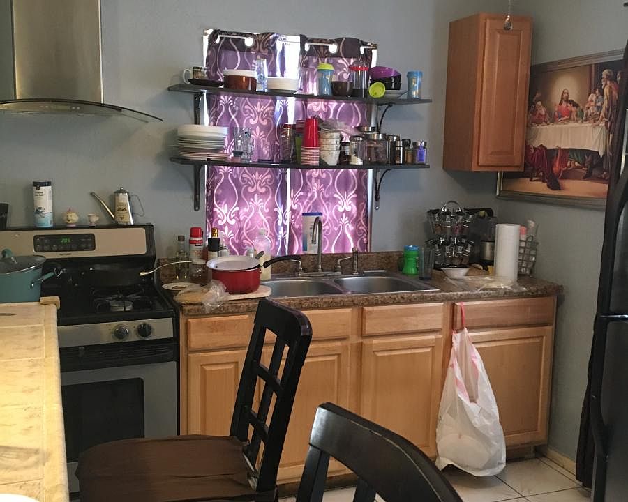 2nd image of 852 El Centro Ave