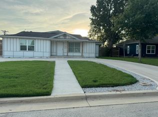 1342 Pine St, Grapevine, TX 76051