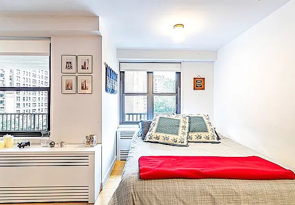 3rd image of 175 W 95th St APT 6H