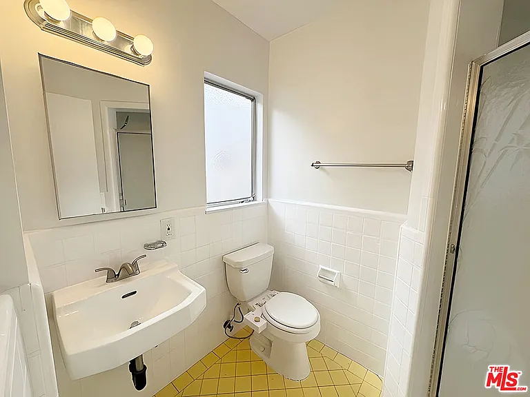 470 S Mariposa Ave — Photo 11