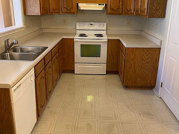 5th image of 8816 Hidden Hill Dr #B