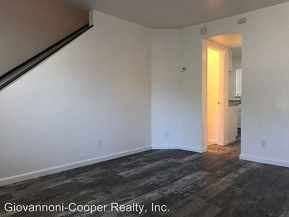 3rd image of 216 University St #B