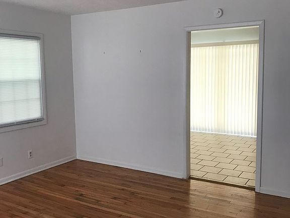 4th image of 505 Greenway Dr