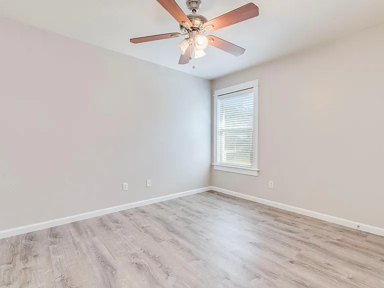 154 Flagstone Trl — Photo 18