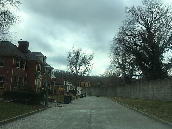 2nd image of 7 Riverview Ct