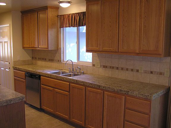 4th image of 1179 Crestline Dr