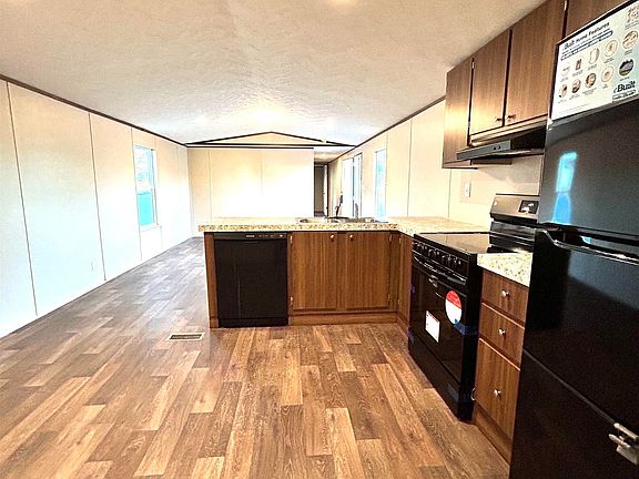 4th image of 817 E Jefferson Ave