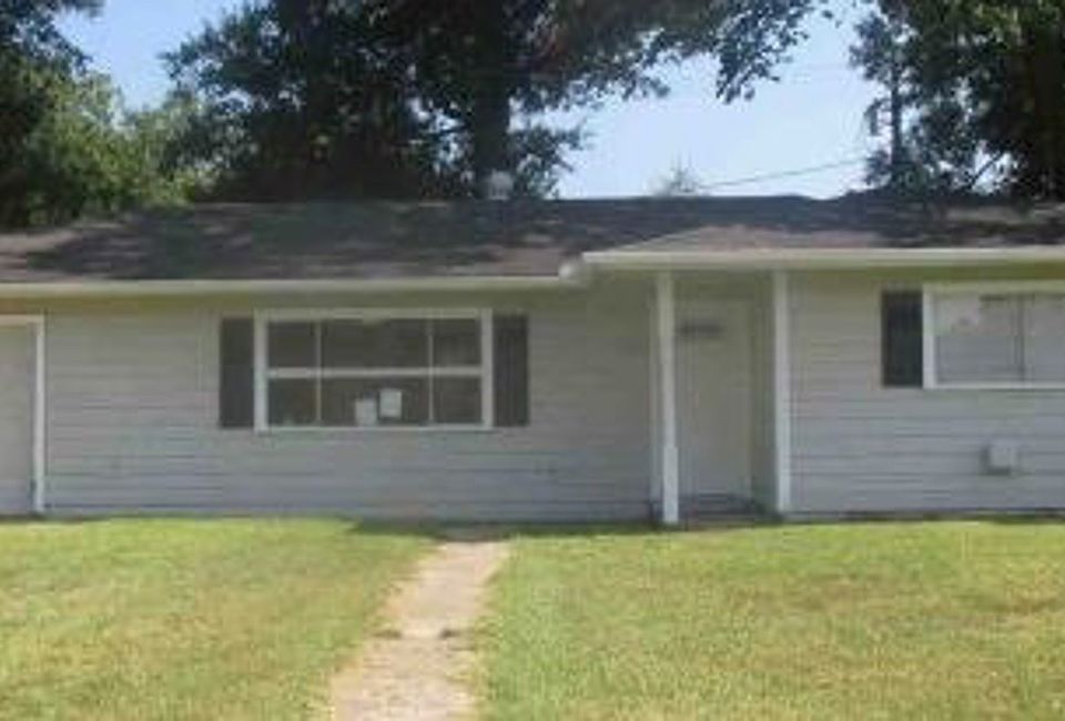 1st image of 2032 Monterrey Dr