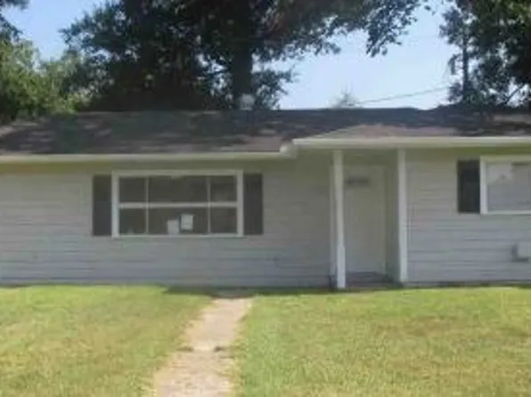 2032 Monterrey Dr, Orange, TX 77630