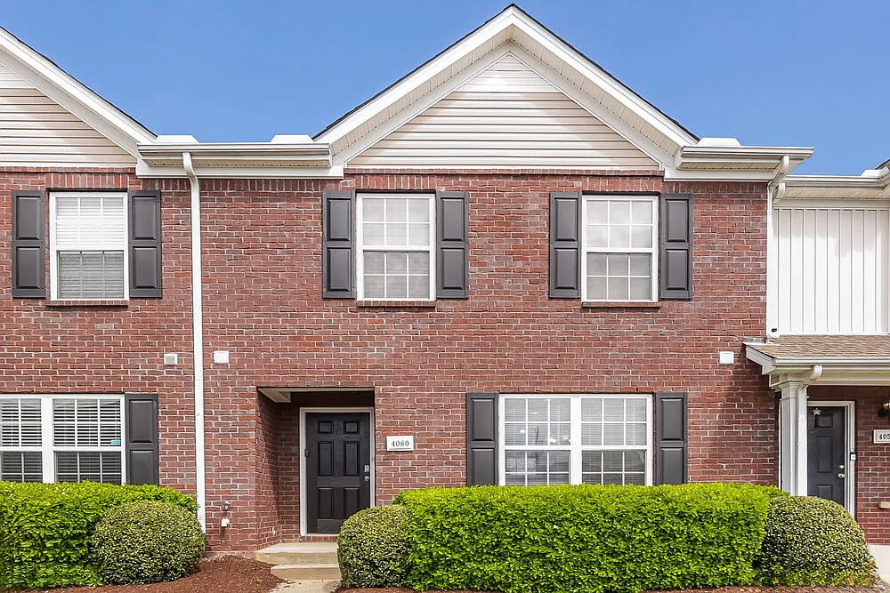 3 bed, 2.5 bath, 1360 sqft, $1,650 — Photo 1