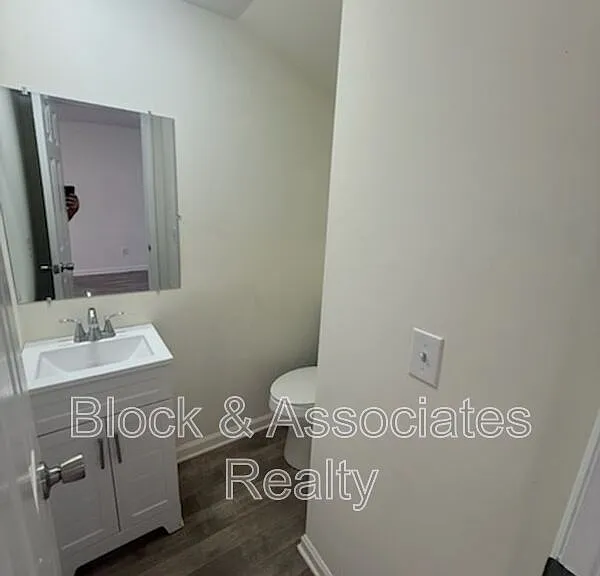 605 Sunset Ave #7 — Photo 8