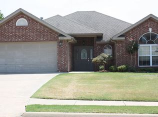 6100 W Pleasant Dr, Rogers, AR 72758