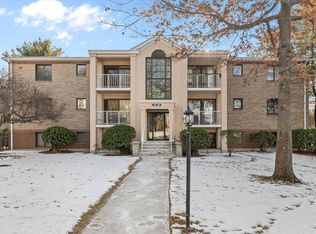 11 Bourbon St APT 38, Peabody, MA 01960