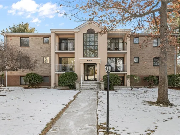 11 Bourbon St APT 38, Peabody, MA 01960