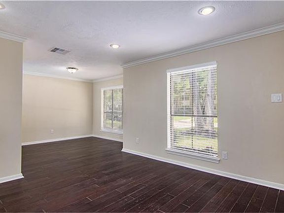 4th image of 3803 Woodbridge Dr