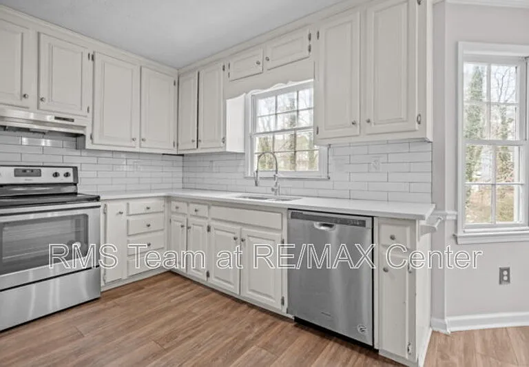 320 Saint Simons Cv — Photo 14