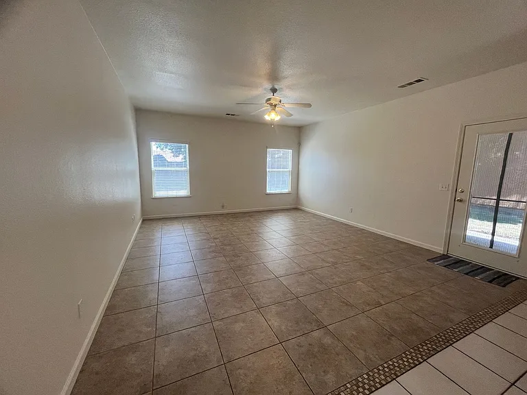 1807 E Harter Ct — Photo 10
