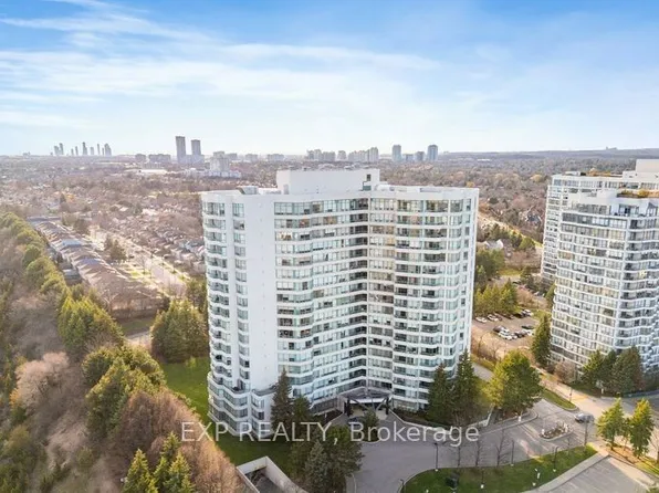 7250 Yonge St #1709, Vaughan, ON L4J 7X1