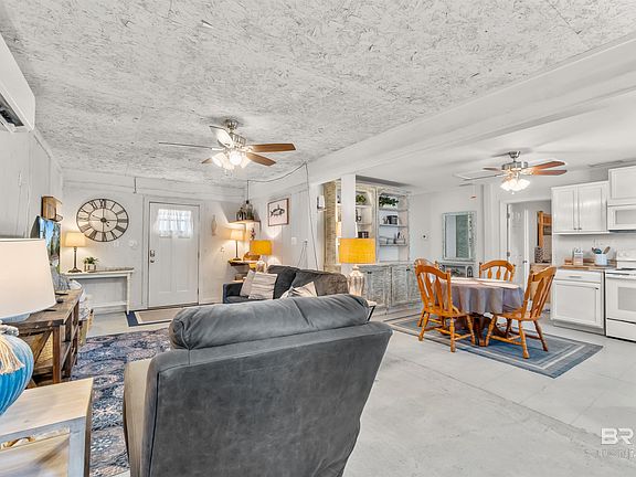 4th image of 17595 River Rd