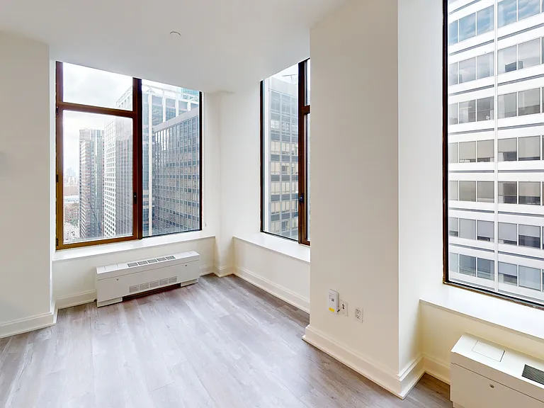10 Hanover Square — Photo 123