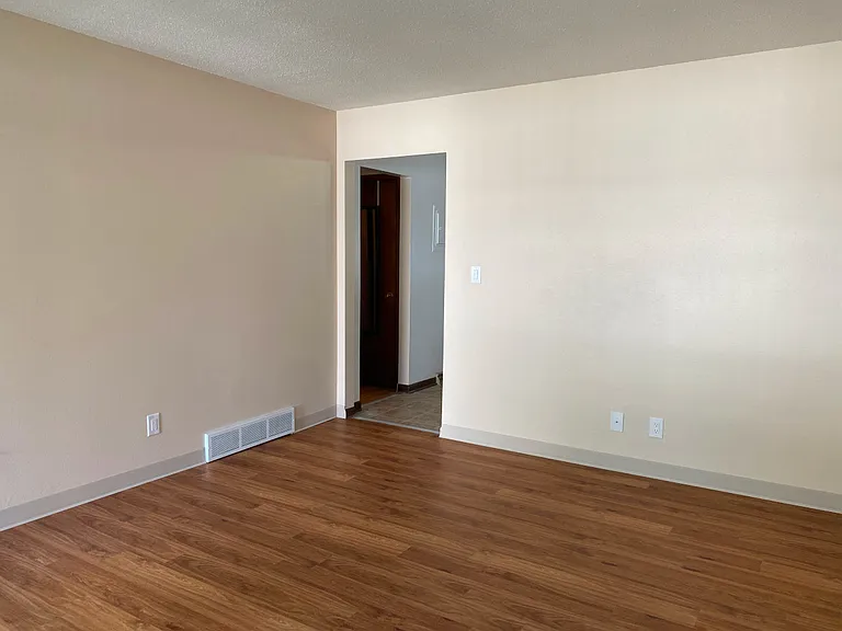 329 E 7th St #5 — Photo 3