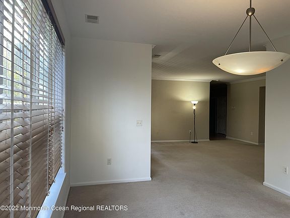 4th image of 378 Saint Andrews Pl
