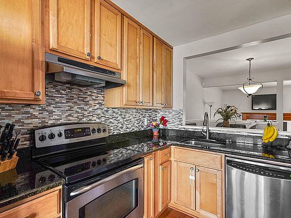 5th image of 8674 Venoy Ct