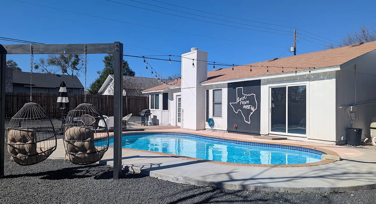 4 bed, $7,500 — Photo 1