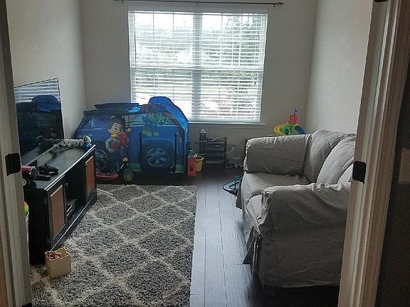 4th image of 842 Westlawn Dr