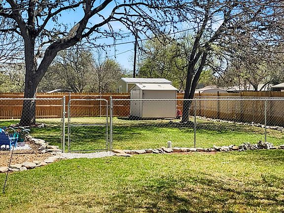 4th image of 172 Hilltop Dr