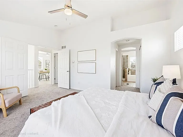 2043 King Way — Photo 14