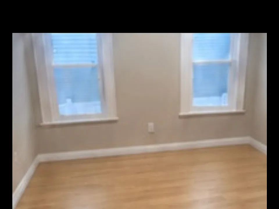 58 Laurel Ave #2