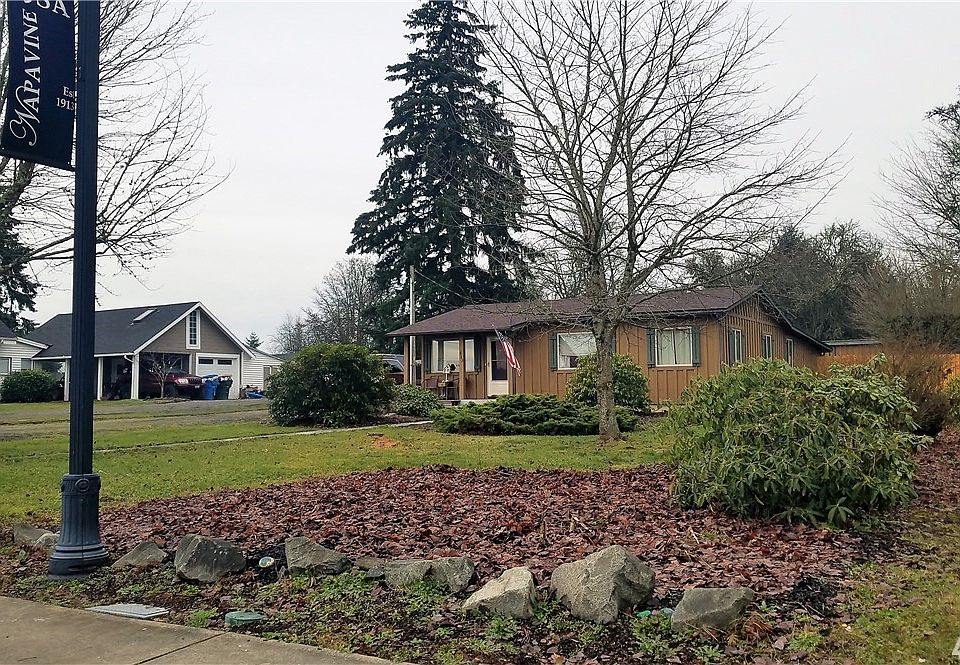 1st image of 413 2nd Ave NE
