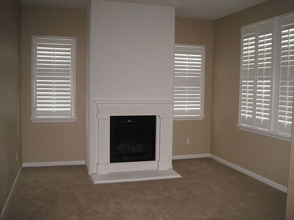 Living Rm w/Gas Fireplace