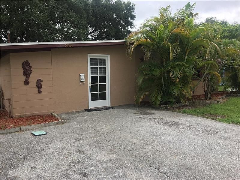 1st image of 213 SE Jefferson Cir N