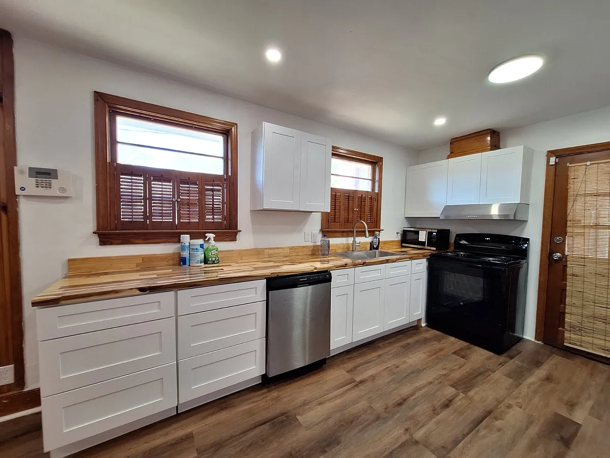 Building Photo - 3402 Deerfield Dr