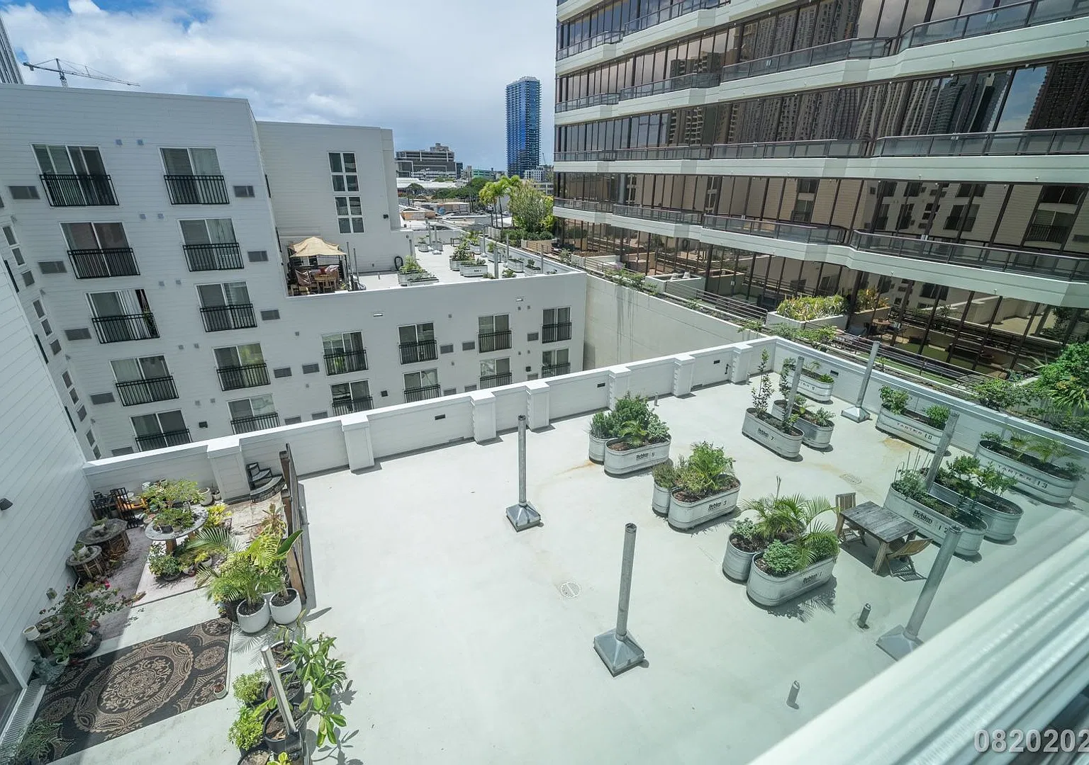 $2400 / 1 Bed / 1 Bath / 1 Parking In Kakaako — Photo 2