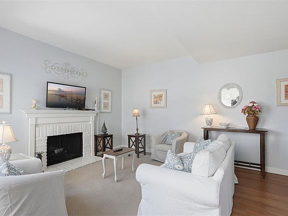 4th image of 175 MEDALLION BOULEVARD #F