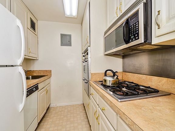 4th image of 7025 Yellowstone Blvd APT 5G