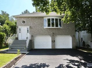 11 Ontario St, Dumont, NJ 07628