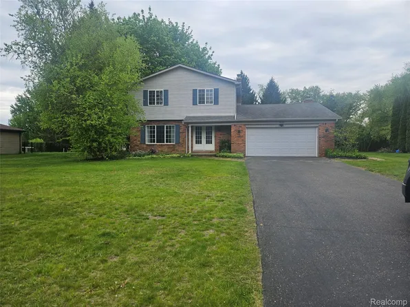1210 Bay Rdg, Highland, MI 48356