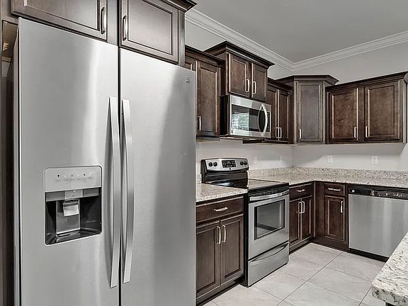 5th image of 487 Aleta Ave