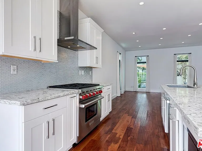 7270 Waring Ave — Photo 12