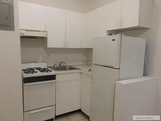 Rented by Magnum Realty Holdings, LLC | media 24