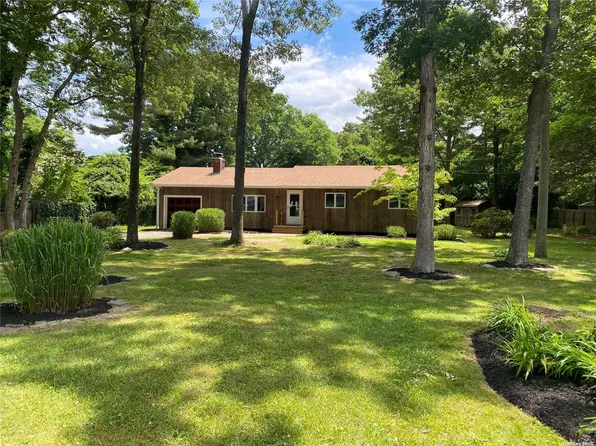 8 Pine Road, Middle Island, NY 11953